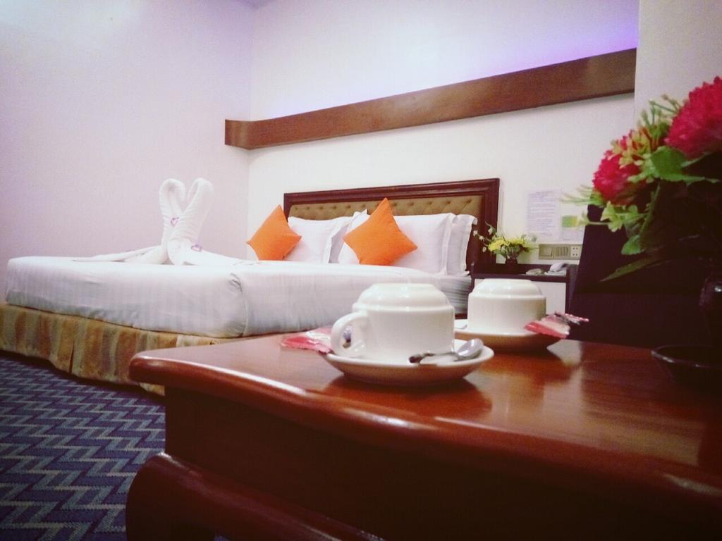 Perfect Hotel Mandalay Exterior foto